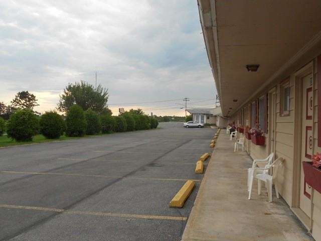Travel Inn Westmoreland Экстерьер фото