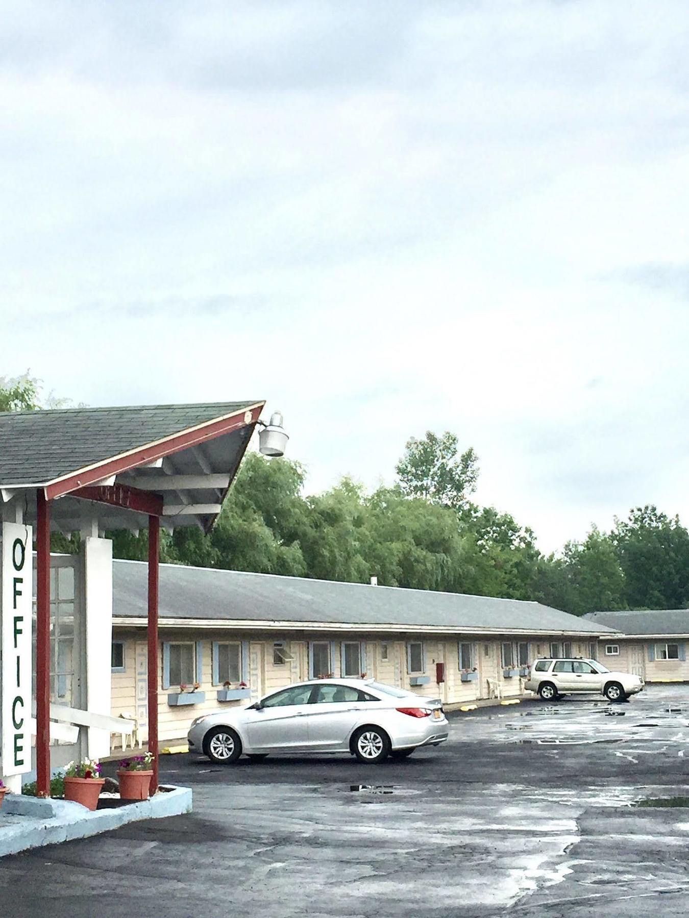 Travel Inn Westmoreland Экстерьер фото