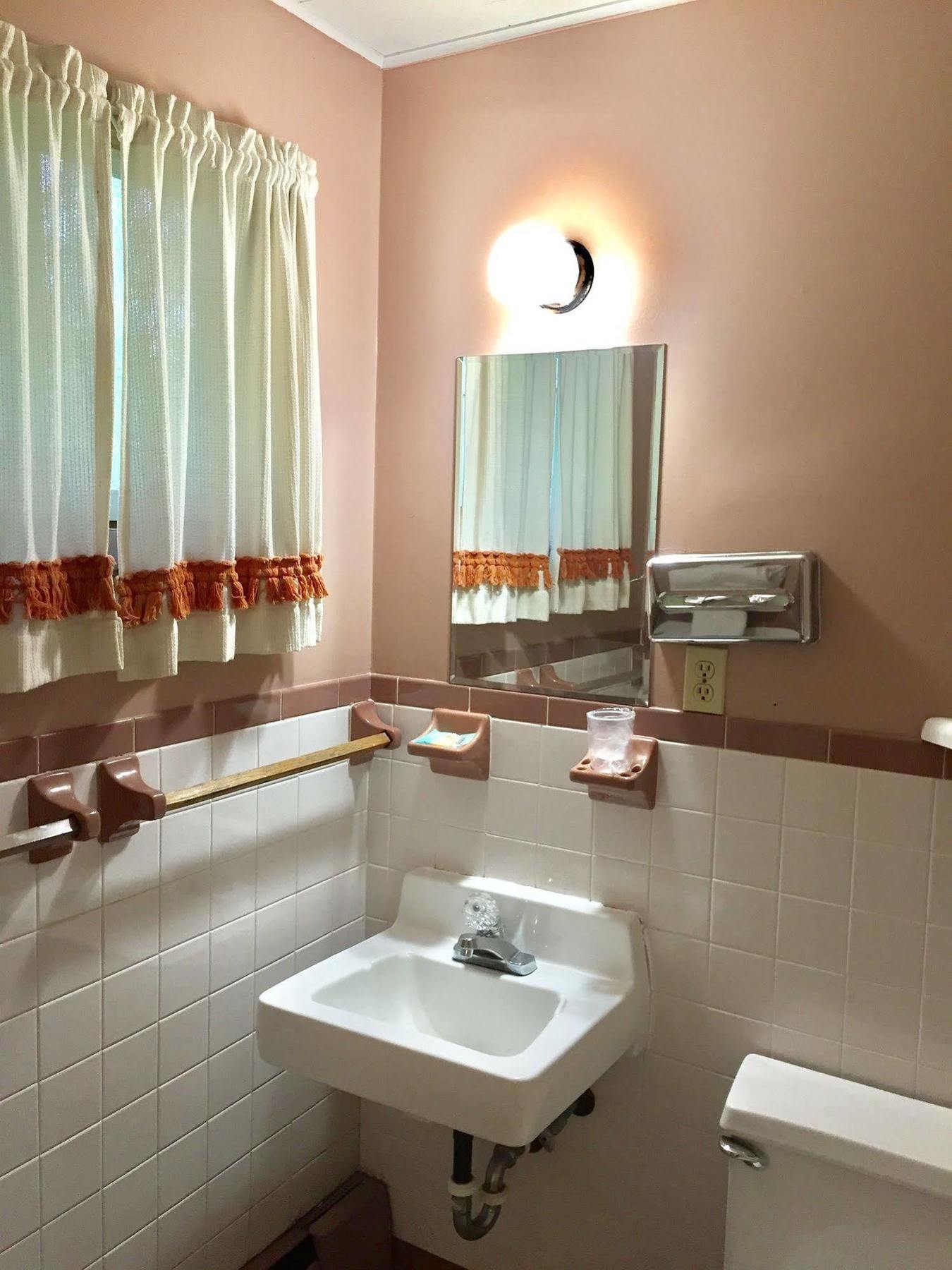 Travel Inn Westmoreland Экстерьер фото
